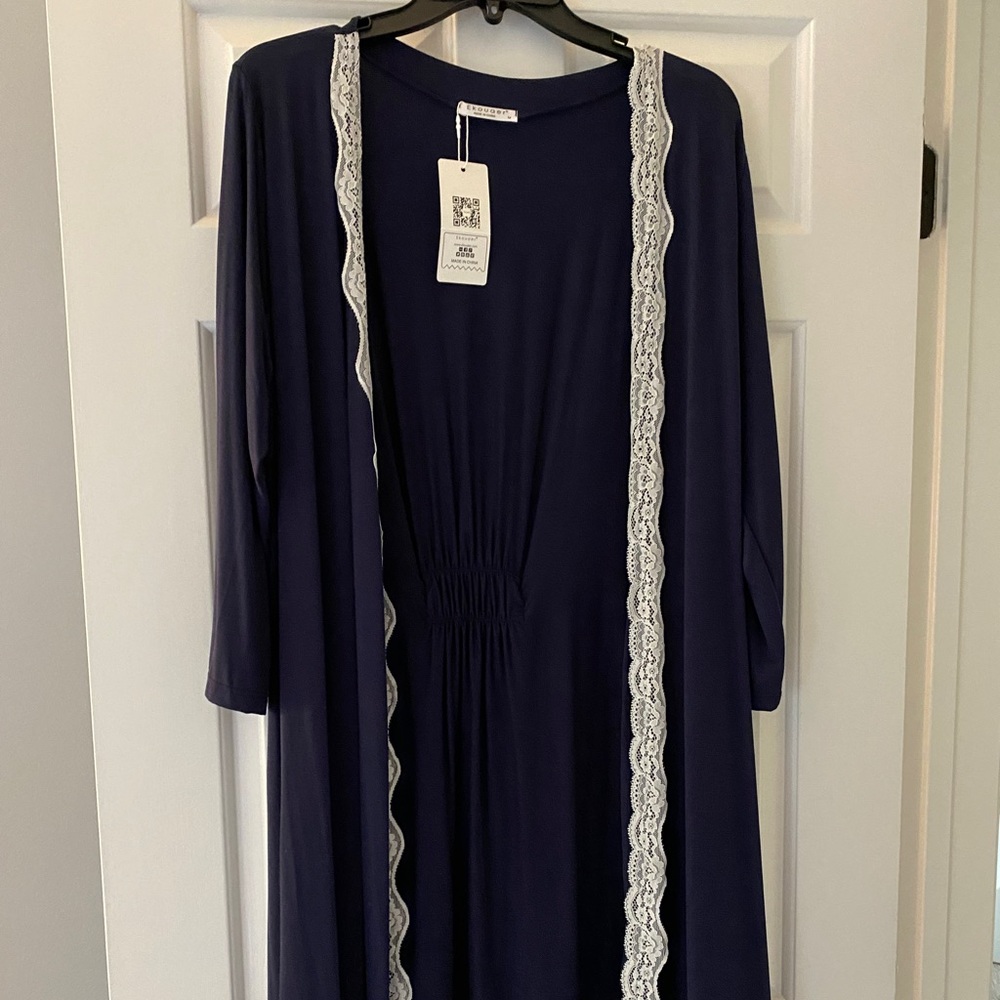 NWT Navy Robe with White Lace Medium